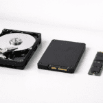 Comparación visual de HDD, SSD y SSD NVMe como almacenamiento en una PC