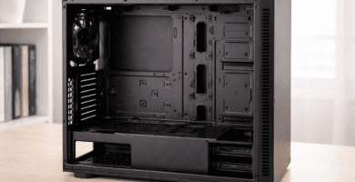 Gabinete de computadora mostrando el espacio interno para los componentes