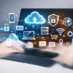Conceptos tecnológicos básicos representados en el uso de una laptop moderna